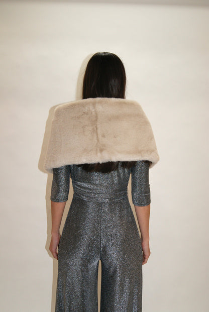 Estola beige de pelo sintética para eventos – El complemento perfecto para Navidad y Nochevieja (Copia)