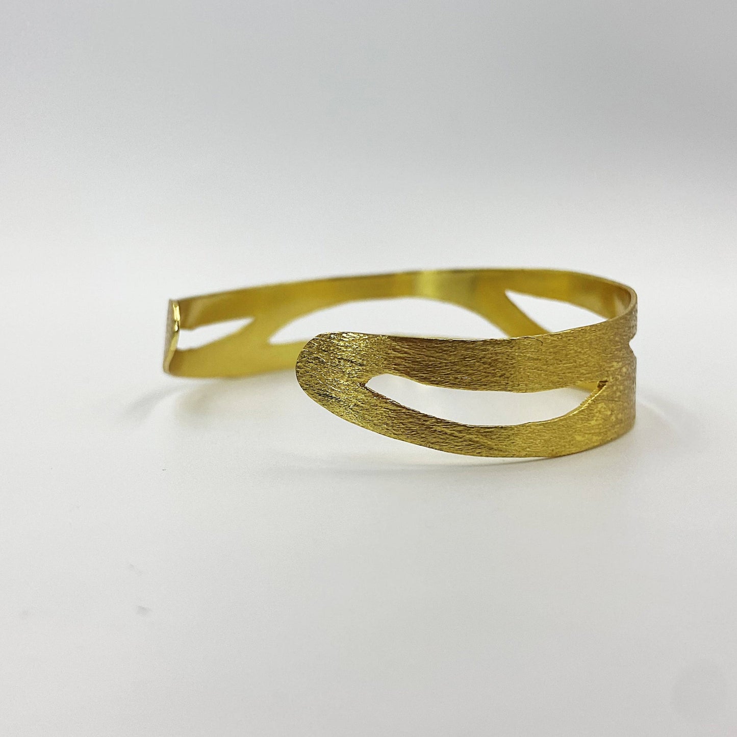 Gold plated AURA bracelet - Design with character