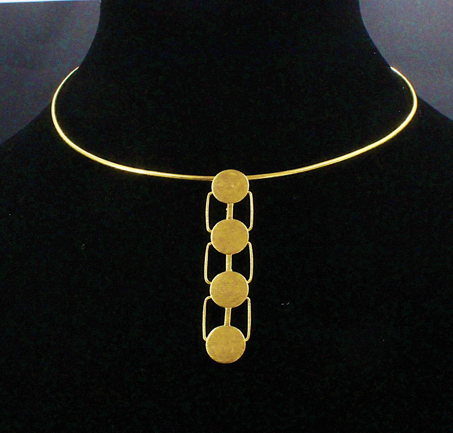 GANTE choker with gold-plated pendant