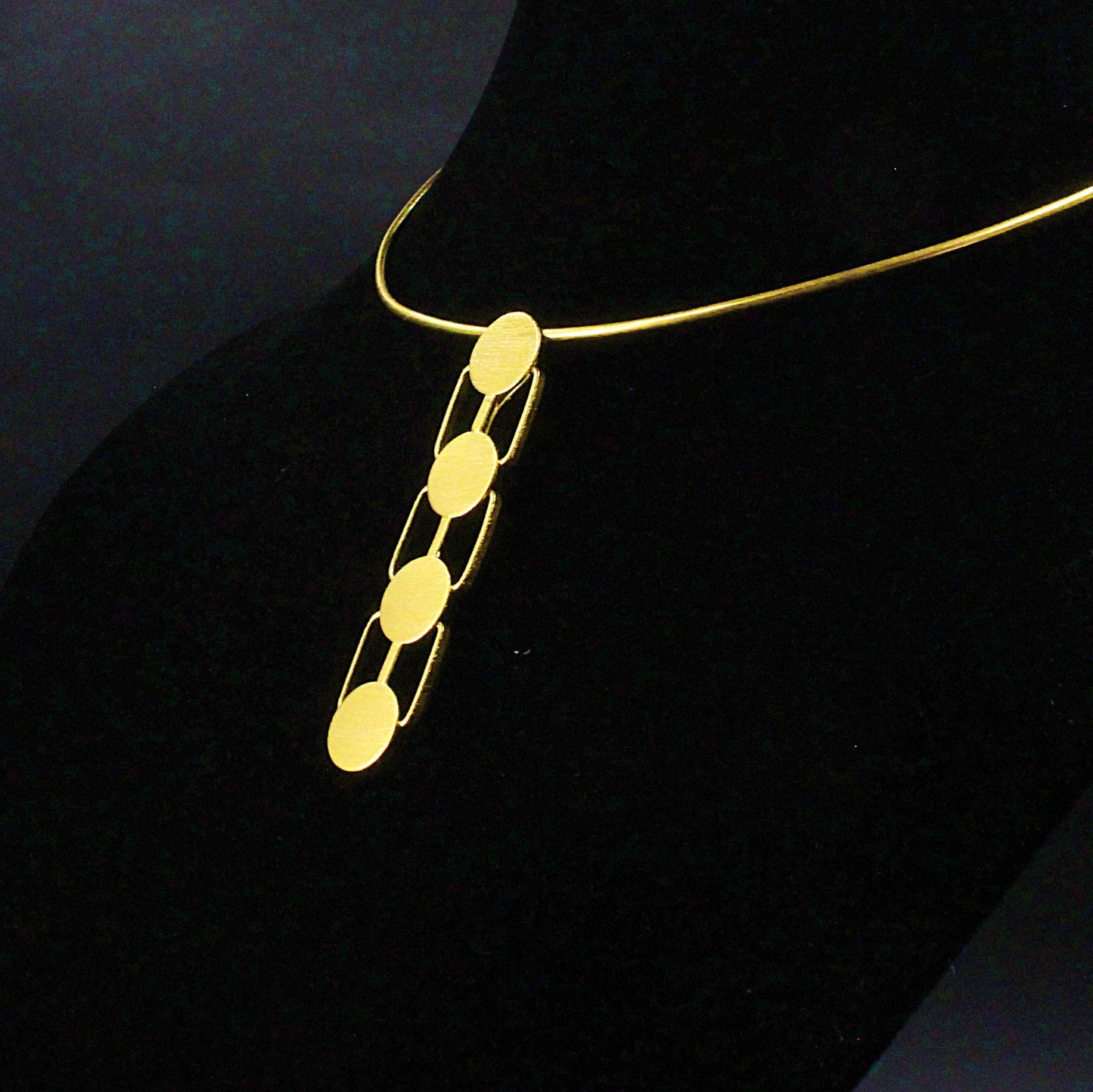 GANTE choker with gold-plated pendant
